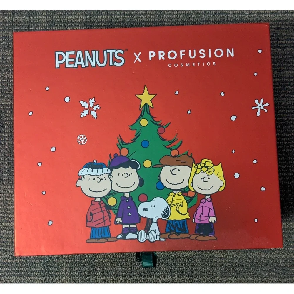 Profusion Cosmetics Peanuts Merry Christmas Charlie Brown Make Up Vanity‎ Set